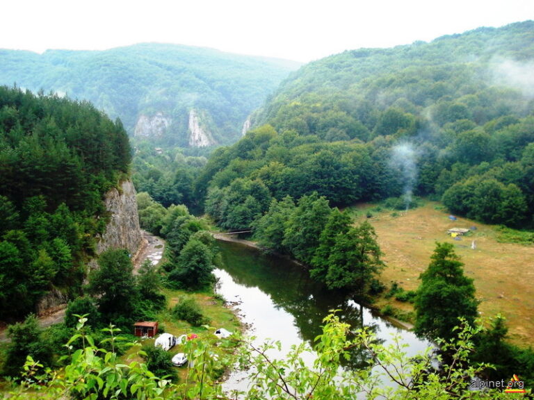 In cautarea Romaniei