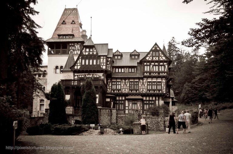 Castelele Peles si Pelisor